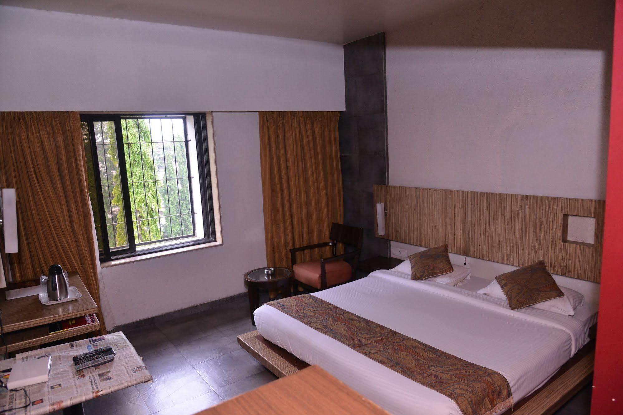 Hotel Sai Palace Nashik Exterior foto
